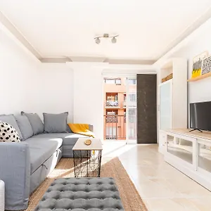 Coqueto Con Terraza Junto A Apartamento