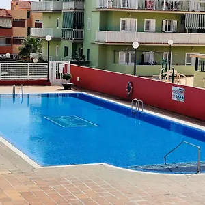 Terraza Del Sol Con Piscina En Apartamento